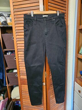 Madewell Curvy High-Rise Skinny Jeans in Black